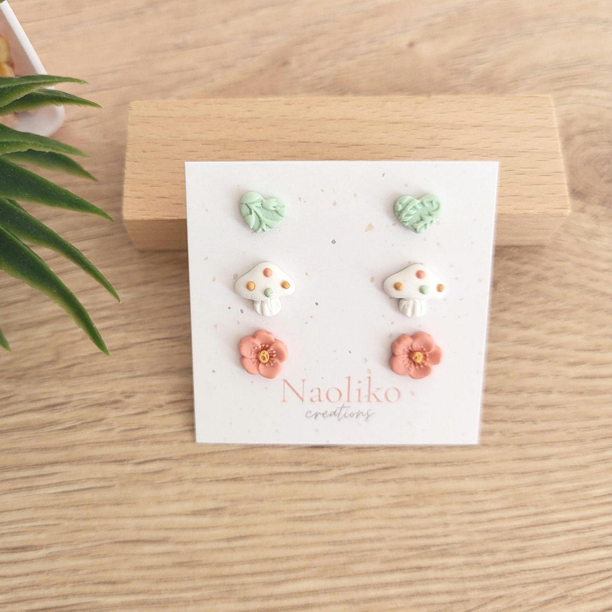 Trio de puces d'oreilles en argile polymère - Alice - Amusantes et délicates - Turquoise, blanc et rose corail