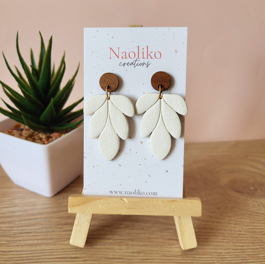 Boucles d'oreilles pendantes en argile polymère - Mindy - Style chic et bohème - Blanc - Clous d'oreilles en bois noyer et acier inoxydable