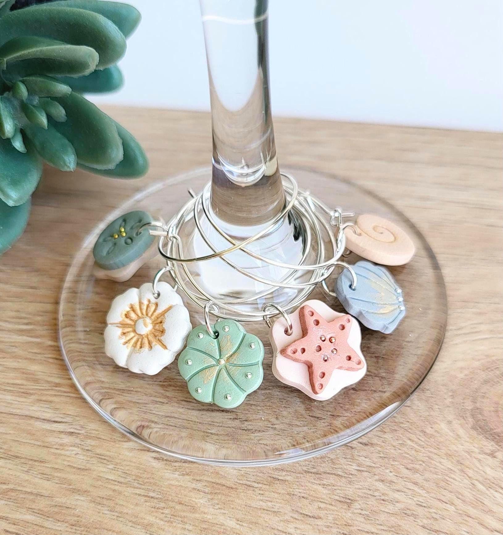 Breloques verres à vin en argile polymère - Coquillages - Thème plage chic -Ens. de 6 pour vin et cocktails - Apéro / Cadeau hôtesse