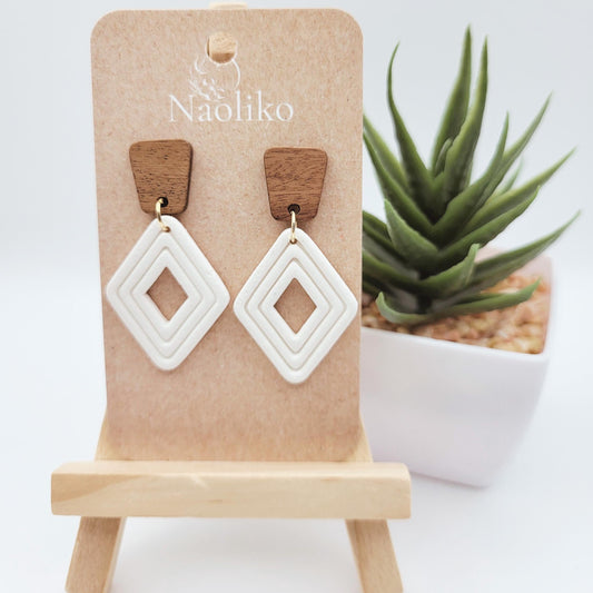 Boucles d'oreilles pendantes en argile polymère - Julia - Style chic et bohème - Blanc - Clous d'oreille en bois noyer et acier inoxydable