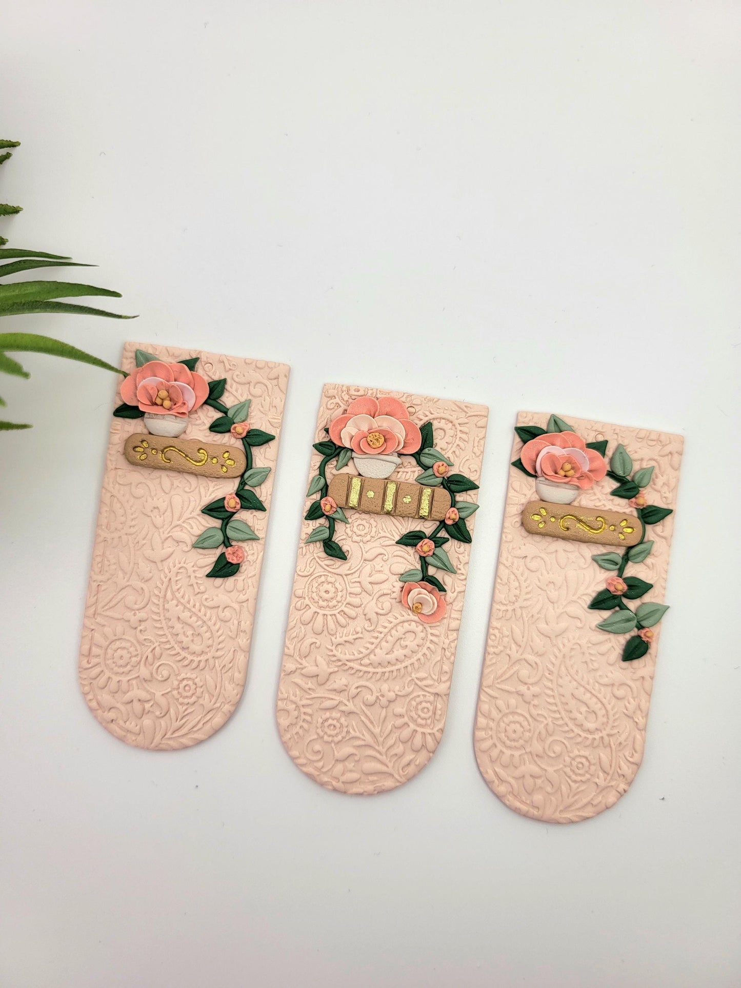 Signets originaux et amusants - Fleurs - Marque-page fait à la main - Cadeau pour lecteur et amoureux de la nature.