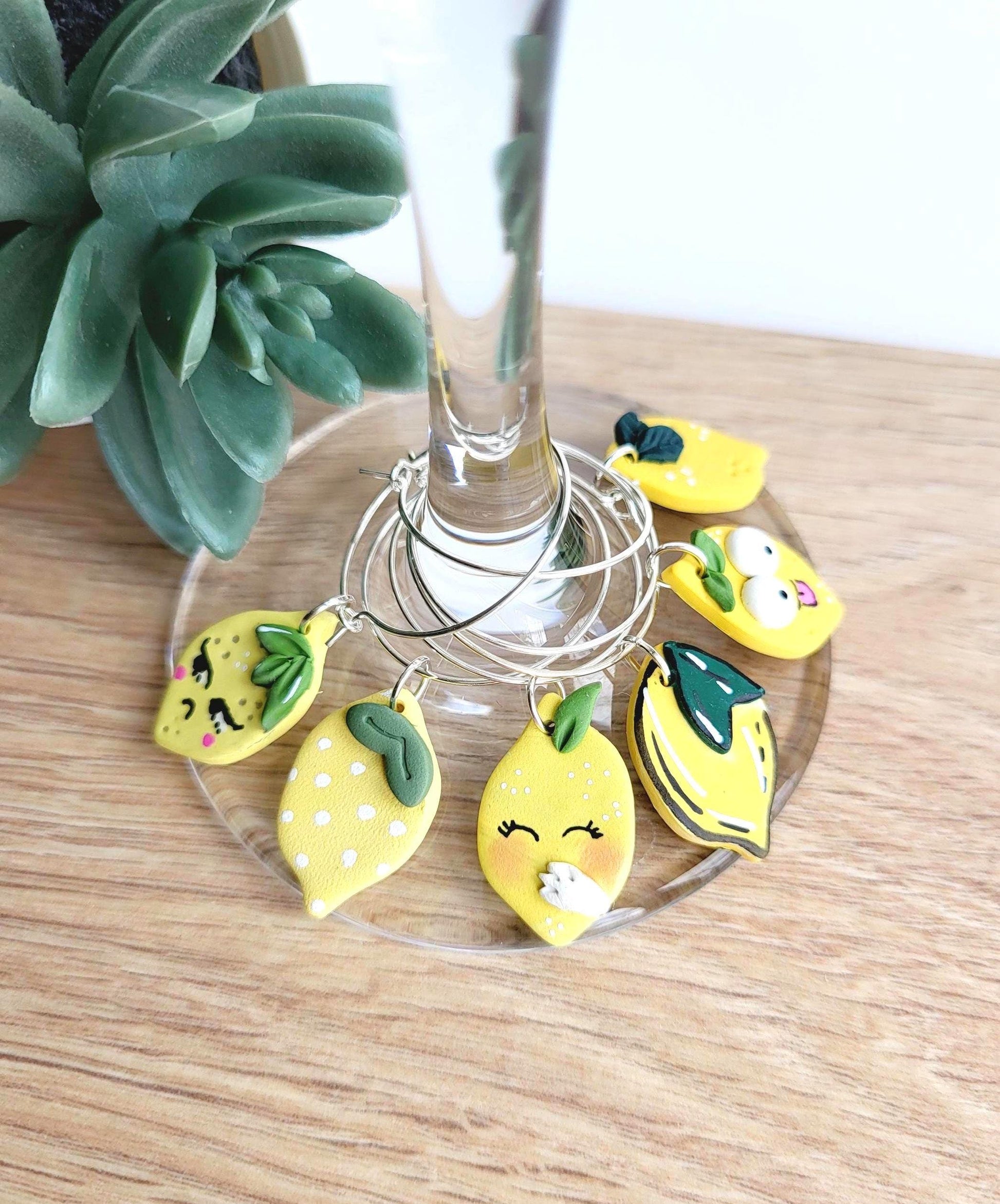 Breloques verres à vin en argile polymère - Citrons - Thème citron amusant - Ens. de 6 pour vin et cocktails - Apéro / Cadeau hôtesse