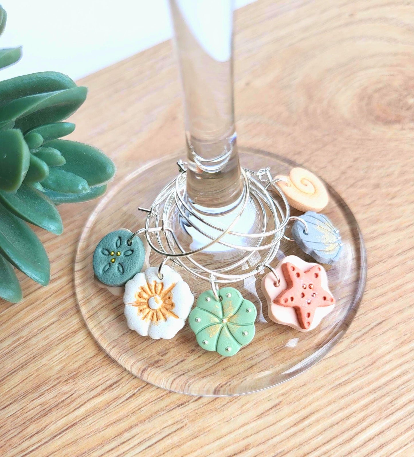 Breloques verres à vin en argile polymère - Coquillages - Thème plage chic -Ens. de 6 pour vin et cocktails - Apéro / Cadeau hôtesse