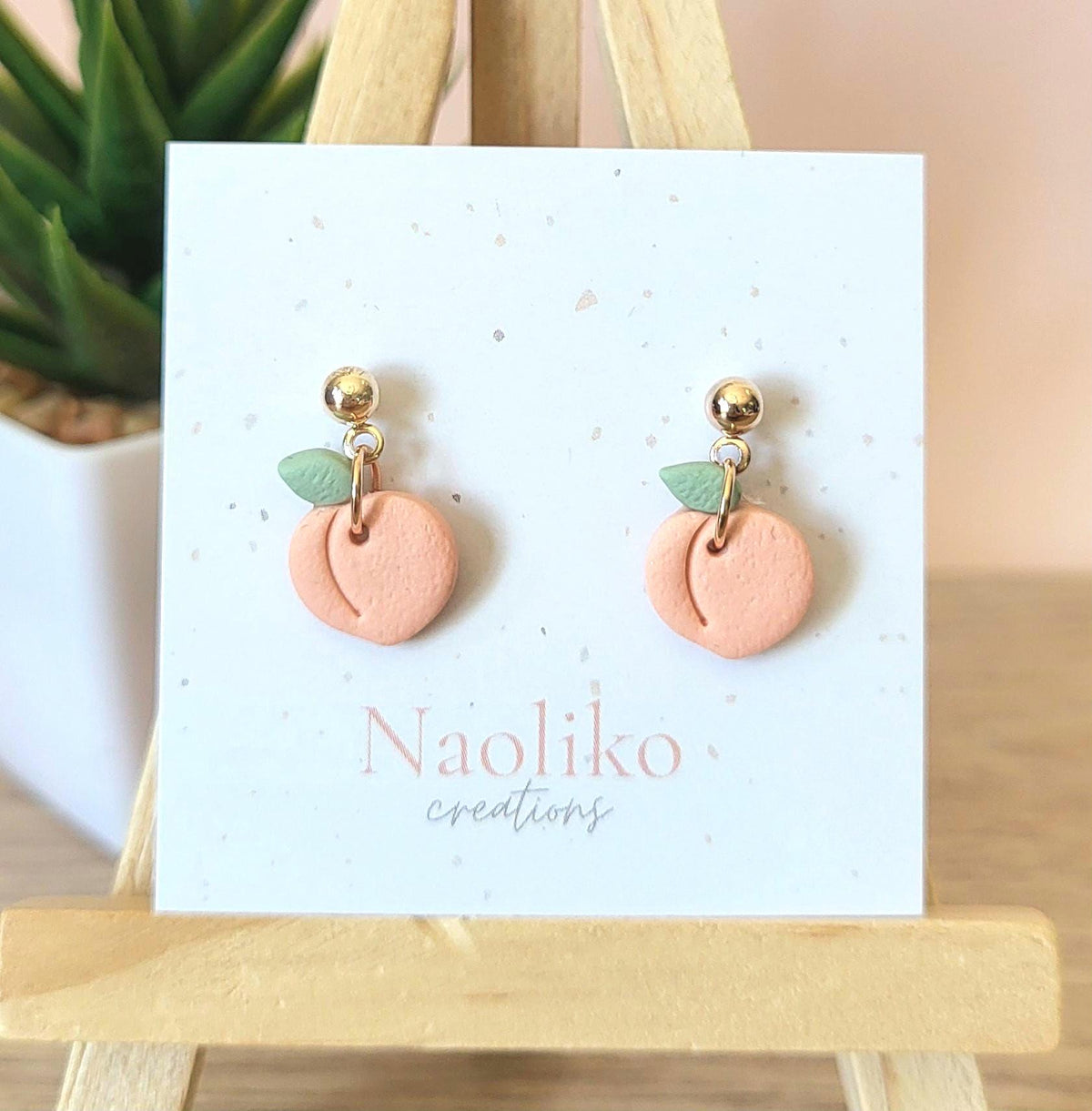 Boucles d'oreilles en argile polymère Pêches | Attaches/tiges plaquées or | Style Été | Handmade Earrings | Gold plated findings