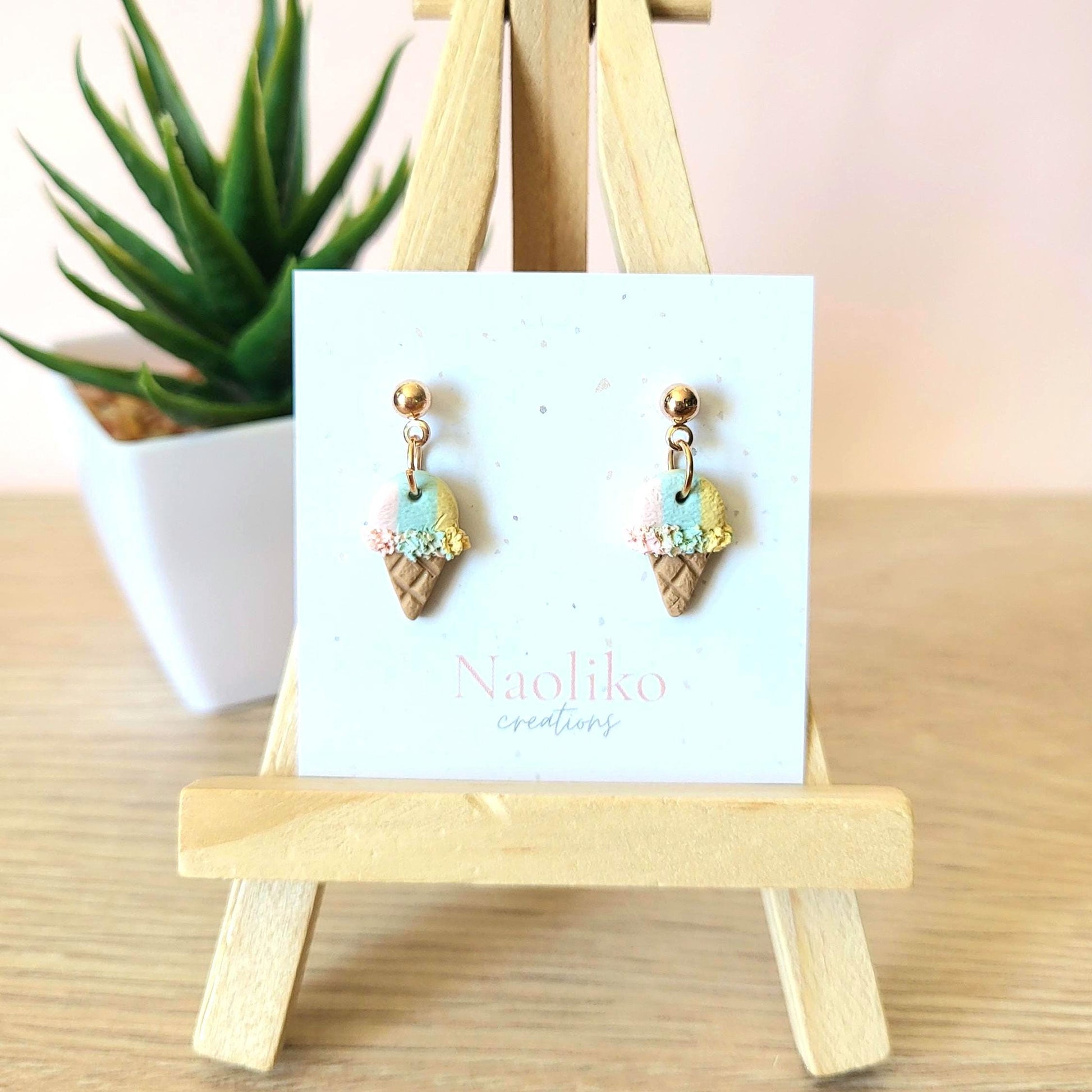 Boucles d'oreilles en argile polymère Cornet crème glacé | Style amusante, parfaite pour l'été | Handmade Earrings | Ice cream | Summer