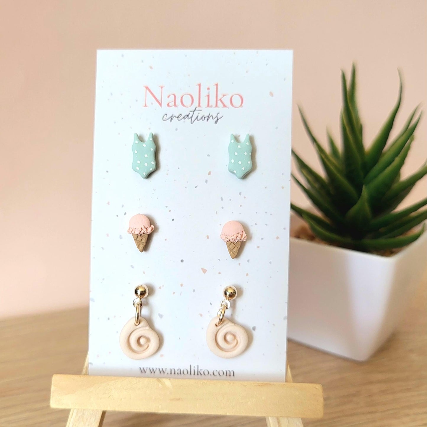 Puces et boucles d'oreilles pendantes en argile polymère | Plage | Amusantes et originales | Handmade polymer clay earrings