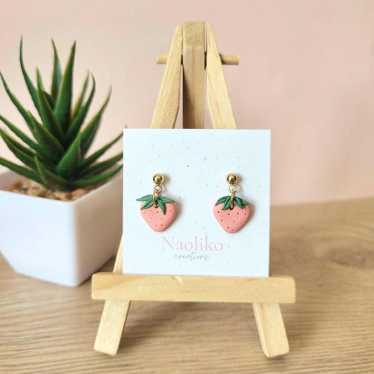 Boucles d'oreilles en argile polymère Fraises| Attaches et tiges plaquées or | Style Été | Handmade Earrings | Gold plated findings