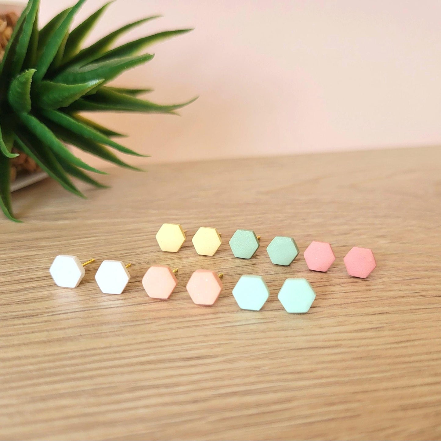 Puces d'oreilles en argile polymère | Oasis | Couleurs variées | Forme hexagone 7 mm | Tige en acier inoxydable