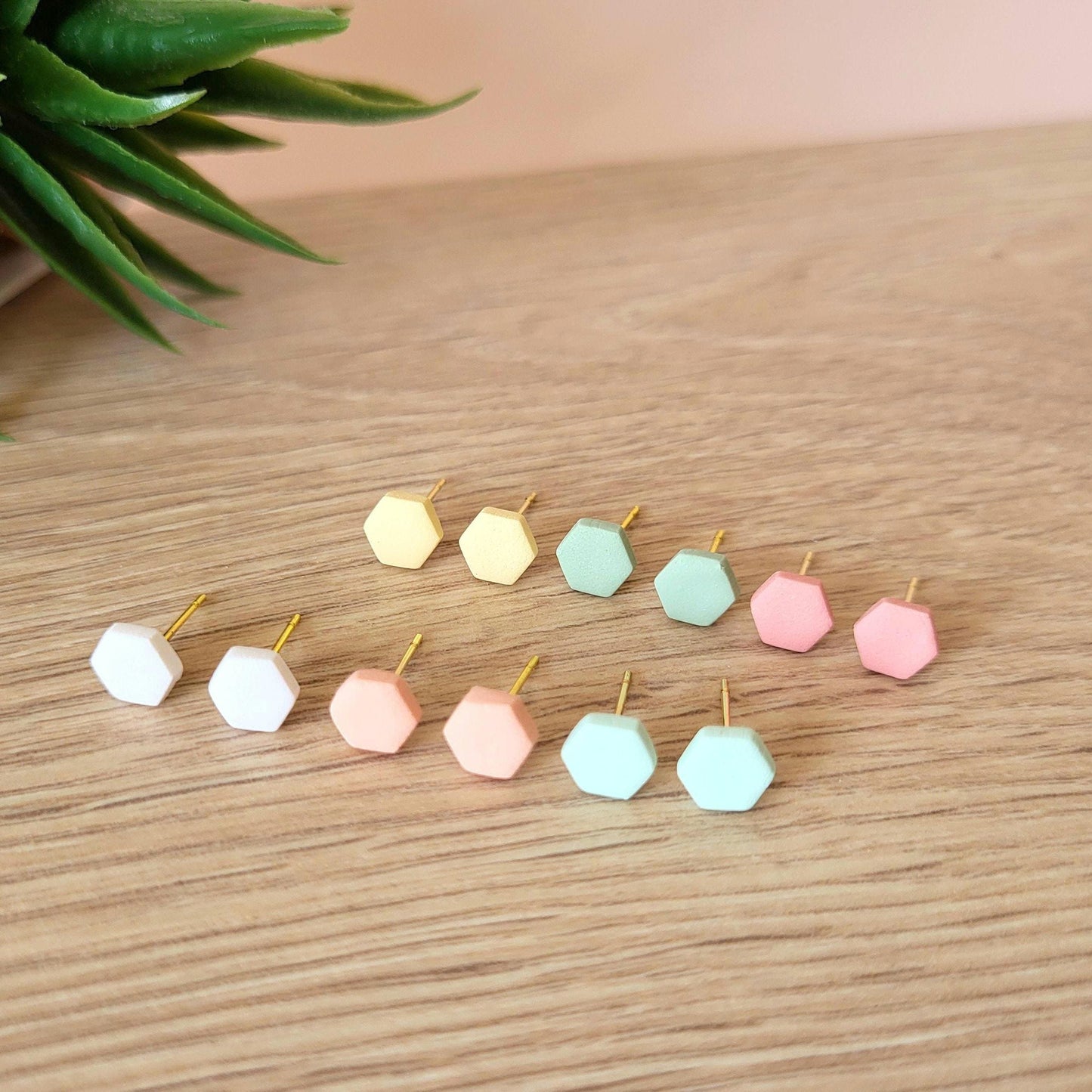 Puces d'oreilles en argile polymère | Oasis | Couleurs variées | Forme hexagone 7 mm | Tige en acier inoxydable