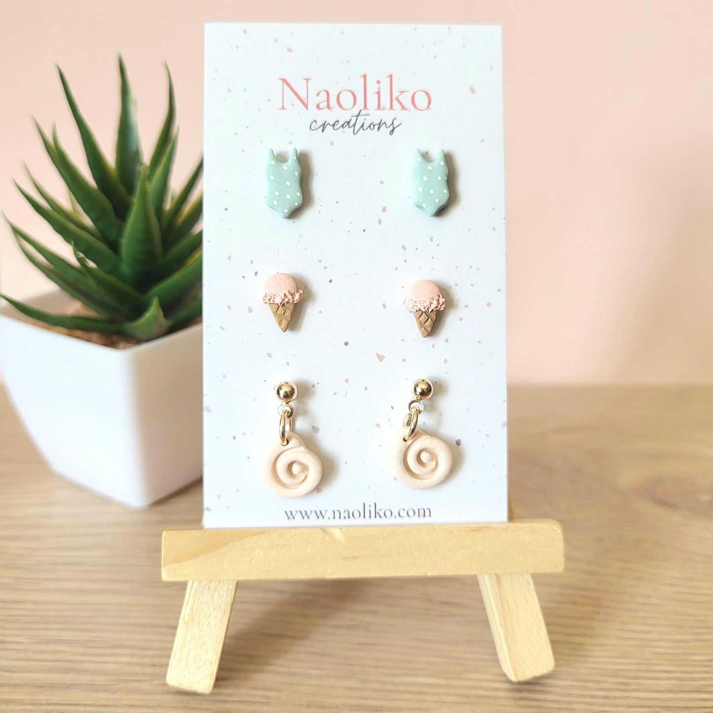 Puces et boucles d'oreilles pendantes en argile polymère | Plage | Amusantes et originales | Handmade polymer clay earrings